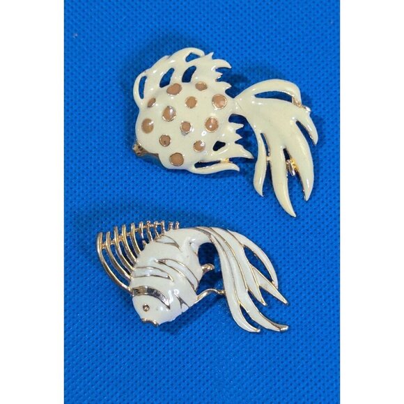 Vintage Fish-Shaped Enamel & Gold-Tone Brooch Pin Set 2.5"  Gold tone - Picture 1 of 5